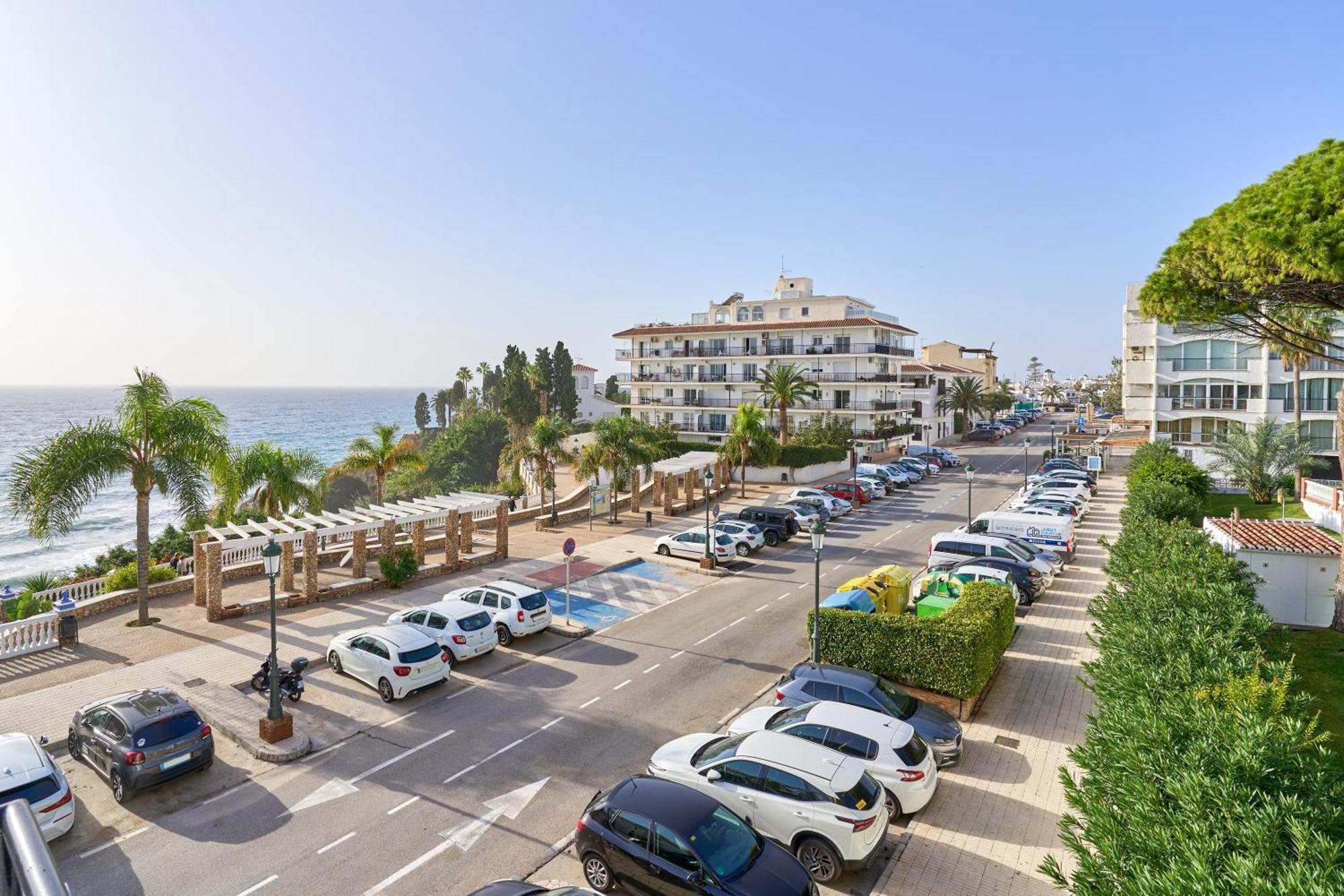 Spectacular Sea Views, 2 Bed,2 Bath Apartment Nerja Bagian luar foto