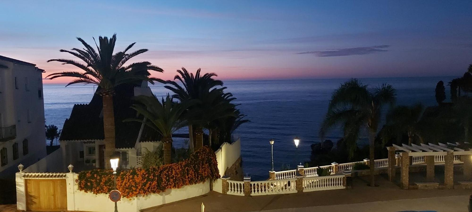 Spectacular Sea Views, 2 Bed,2 Bath Apartment Nerja Bagian luar foto