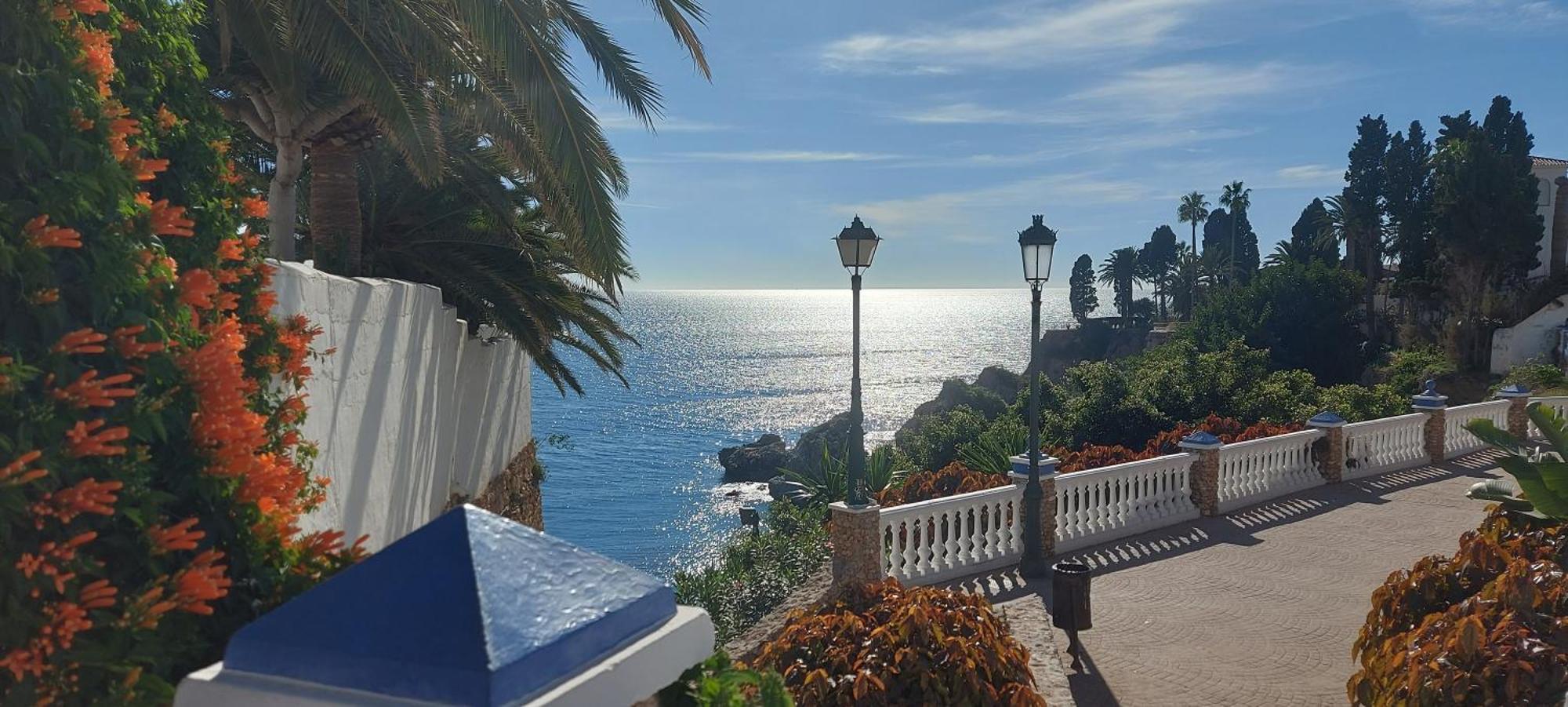 Spectacular Sea Views, 2 Bed,2 Bath Apartment Nerja Bagian luar foto