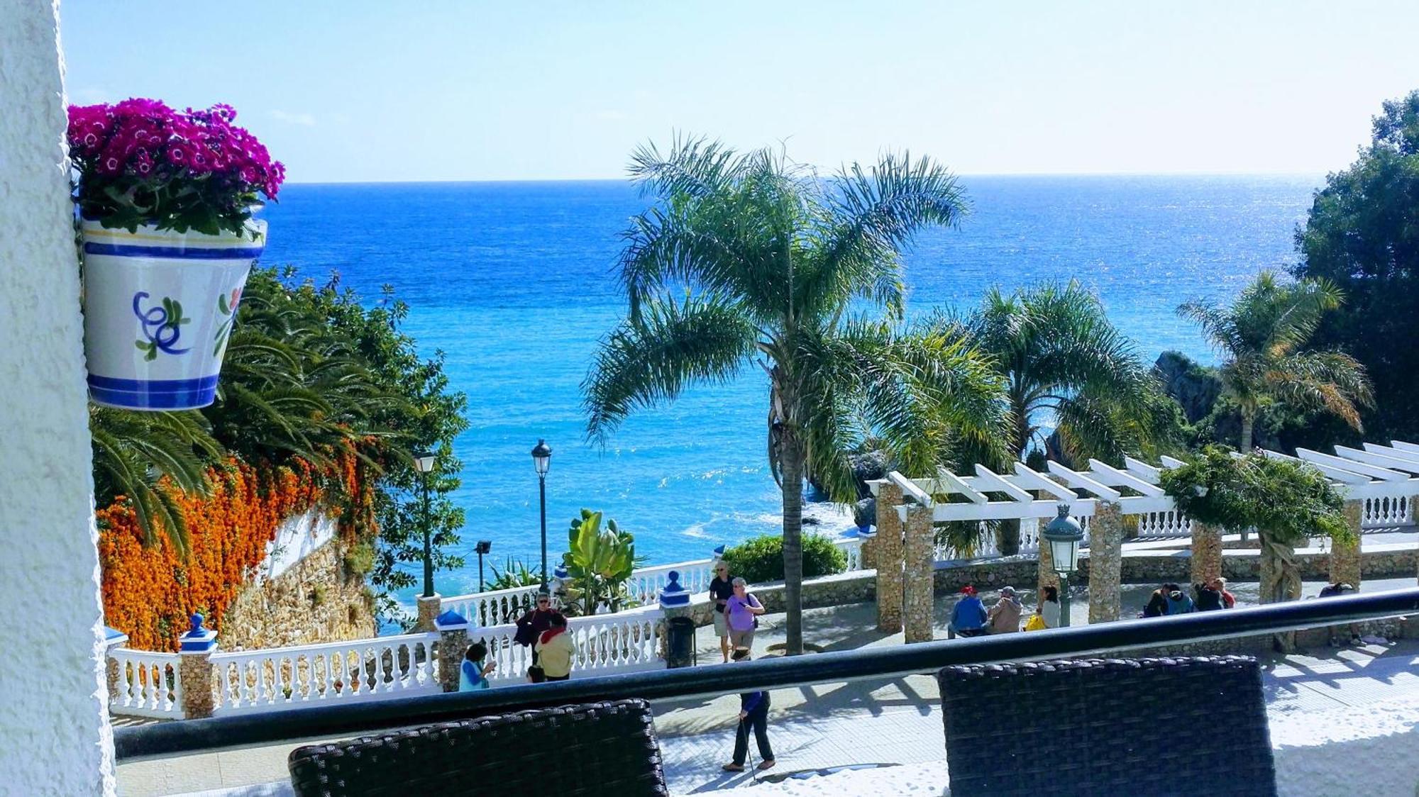 Spectacular Sea Views, 2 Bed,2 Bath Apartment Nerja Bagian luar foto