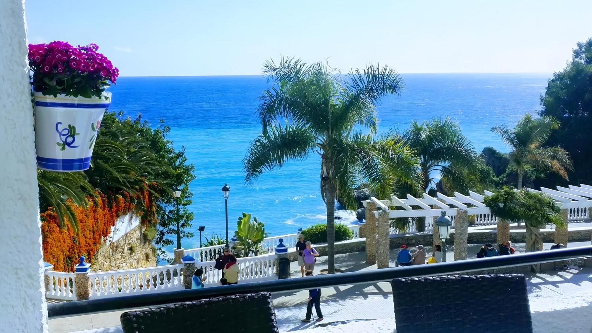 Spectacular Sea Views, 2 Bed,2 Bath Apartment Nerja Bagian luar foto